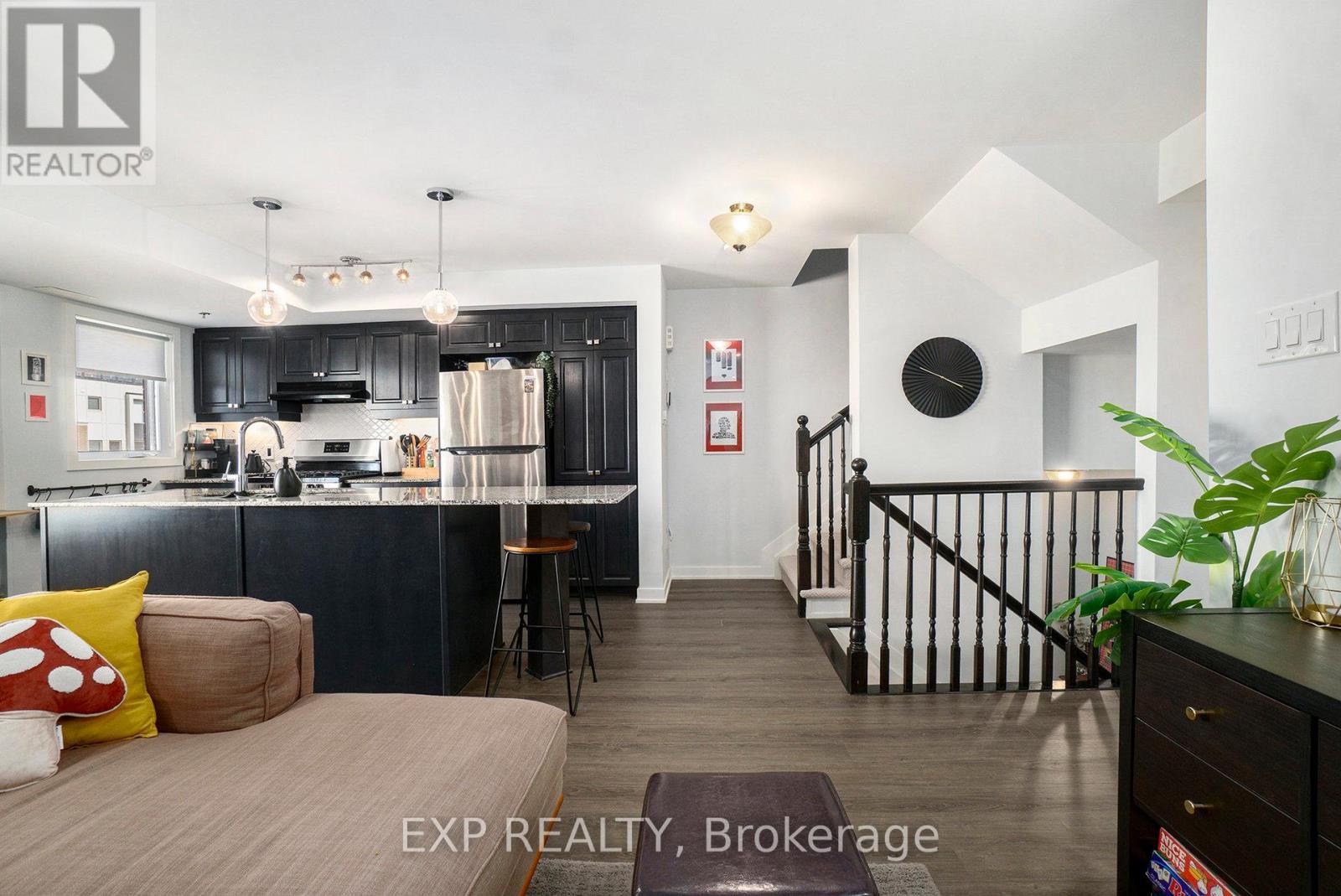 770 Mikinak Road, Ottawa, ON - Indoor Photo Showing Other Room