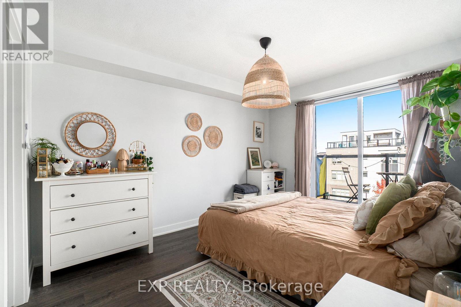 770 Mikinak Road, Ottawa, ON - Indoor Photo Showing Bedroom