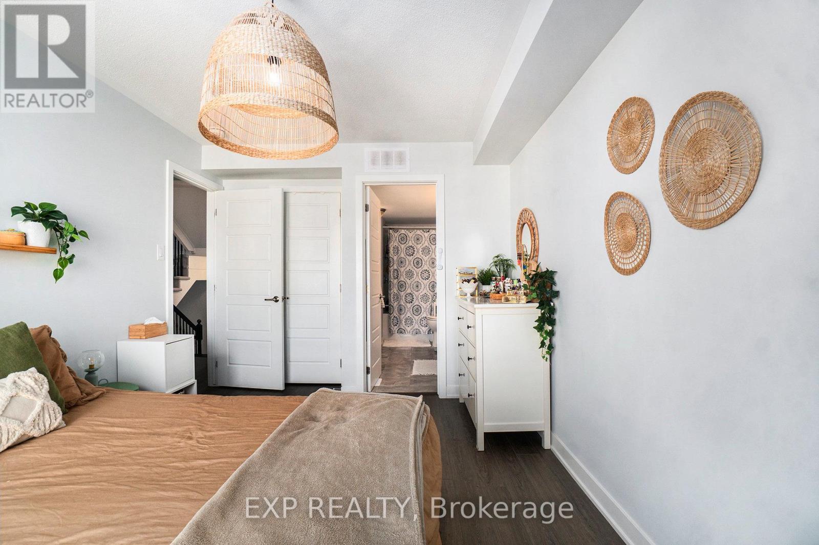 770 Mikinak Road, Ottawa, ON - Indoor Photo Showing Bedroom