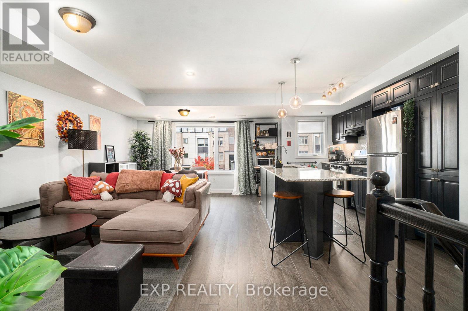 770 Mikinak Road, Ottawa, ON - Indoor