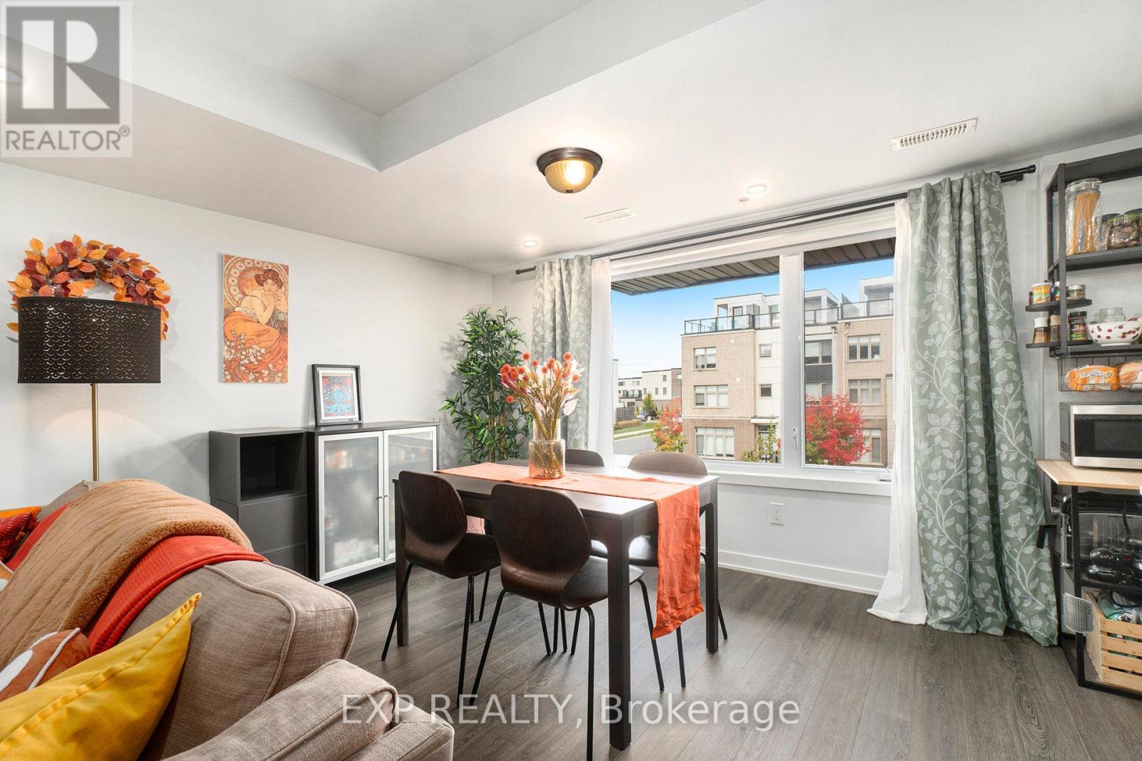 770 Mikinak Road, Ottawa, ON - Indoor