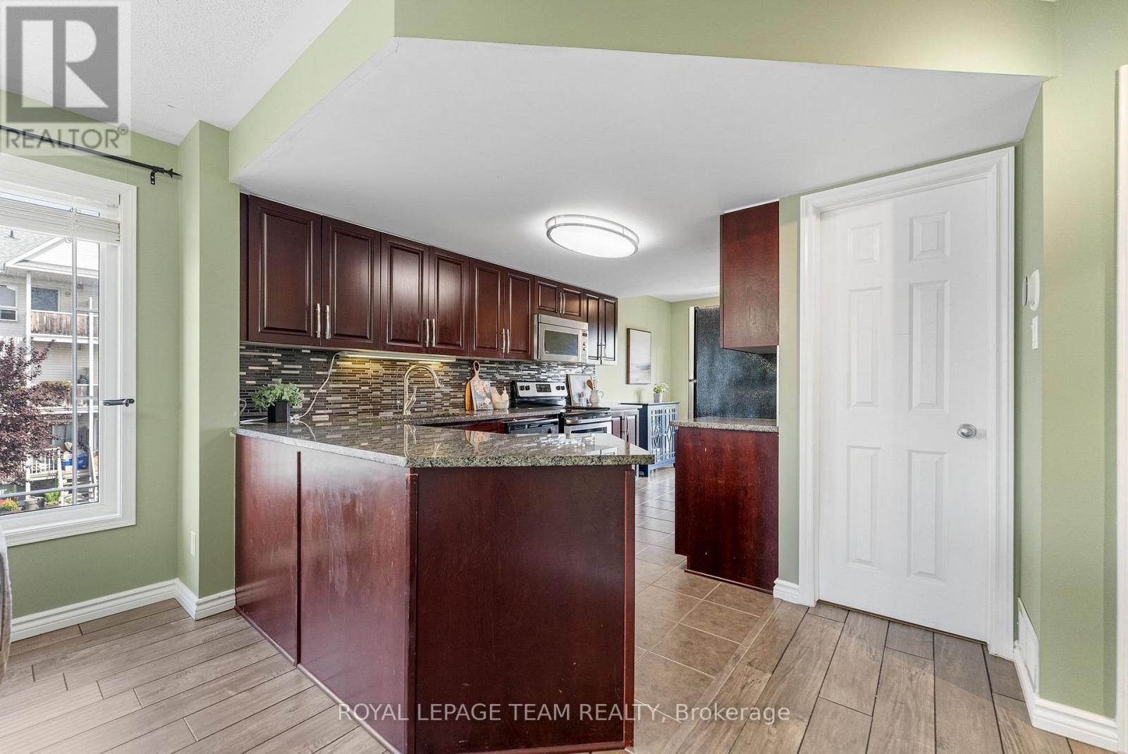 368 Crownridge Drive, Ottawa, ON - Indoor Photo Showing Kitchen