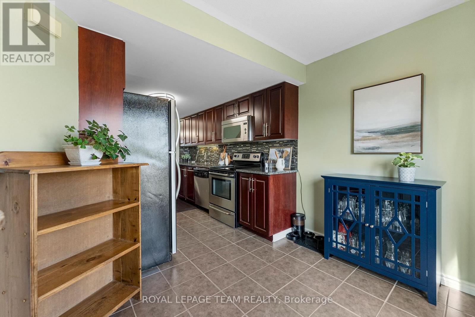 368 Crownridge Drive, Ottawa, ON - Indoor Photo Showing Kitchen