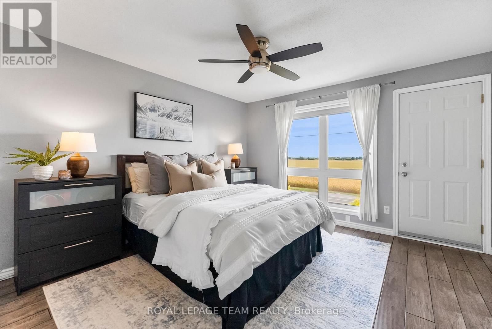 368 Crownridge Drive, Ottawa, ON - Indoor Photo Showing Bedroom