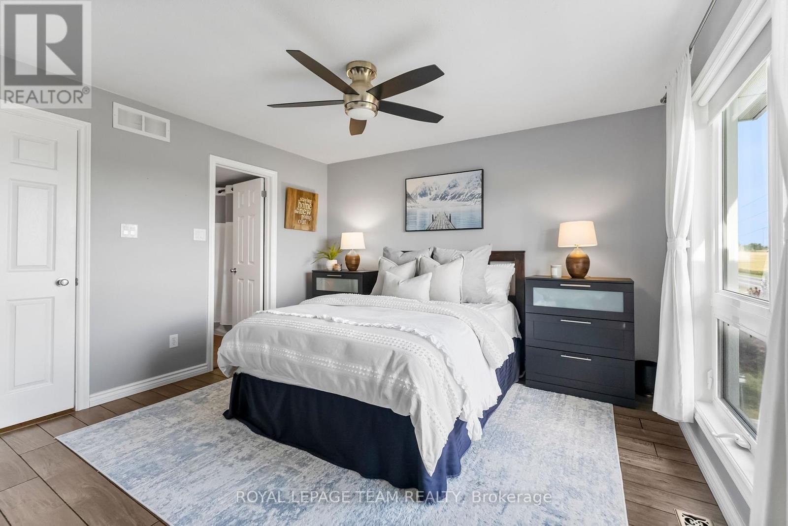 368 Crownridge Drive, Ottawa, ON - Indoor Photo Showing Bedroom