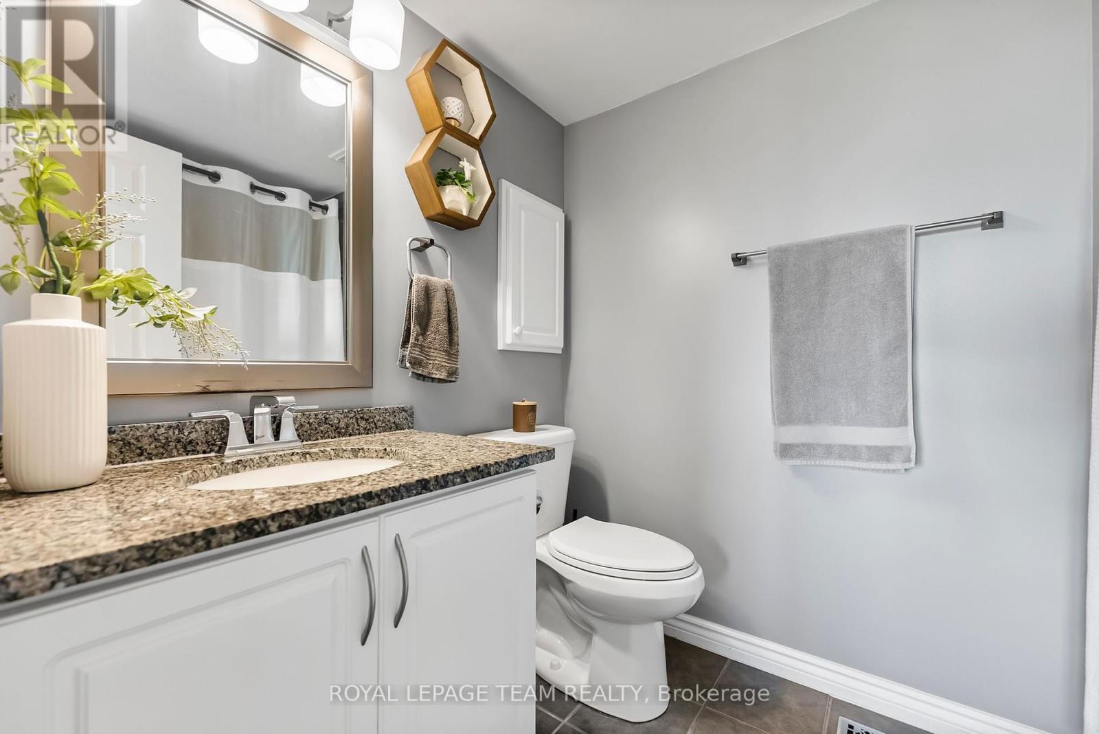 368 Crownridge Drive, Ottawa, ON - Indoor Photo Showing Bathroom