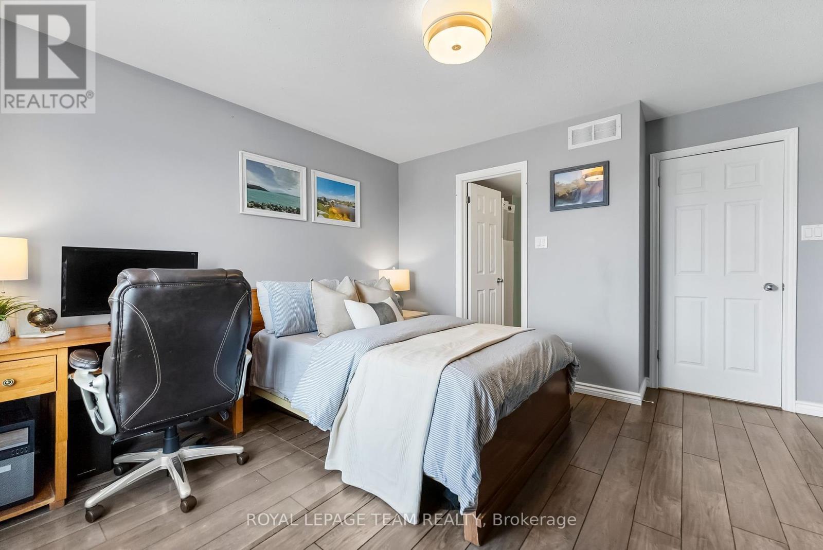 368 Crownridge Drive, Ottawa, ON - Indoor Photo Showing Bedroom