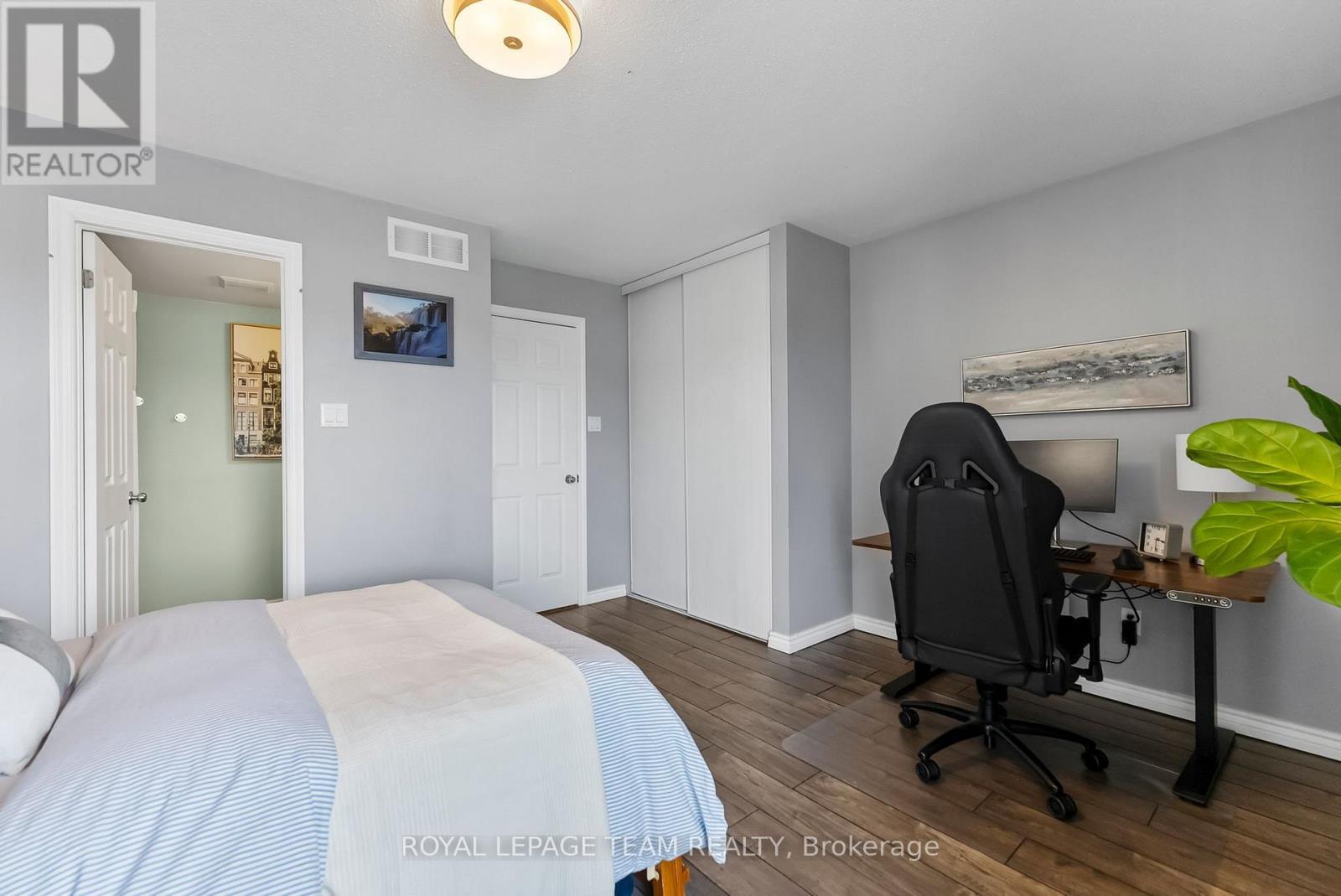 368 Crownridge Drive, Ottawa, ON - Indoor Photo Showing Bedroom