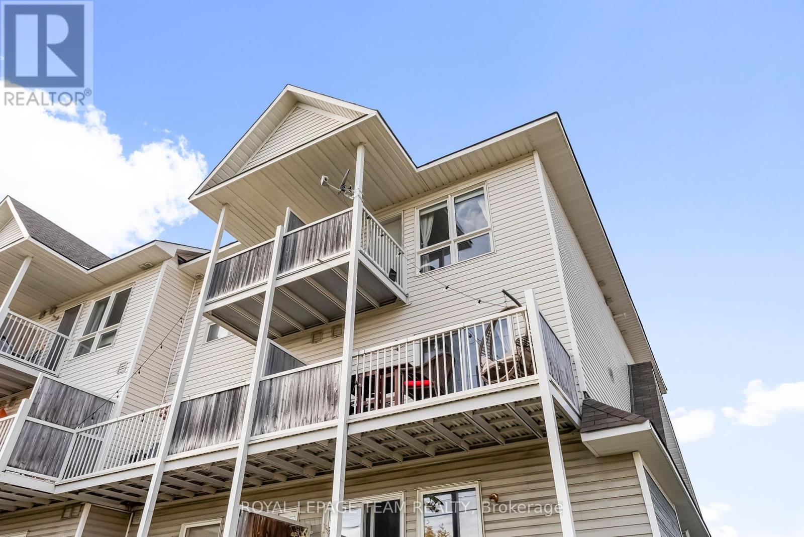 368 Crownridge Drive, Ottawa, ON - Outdoor