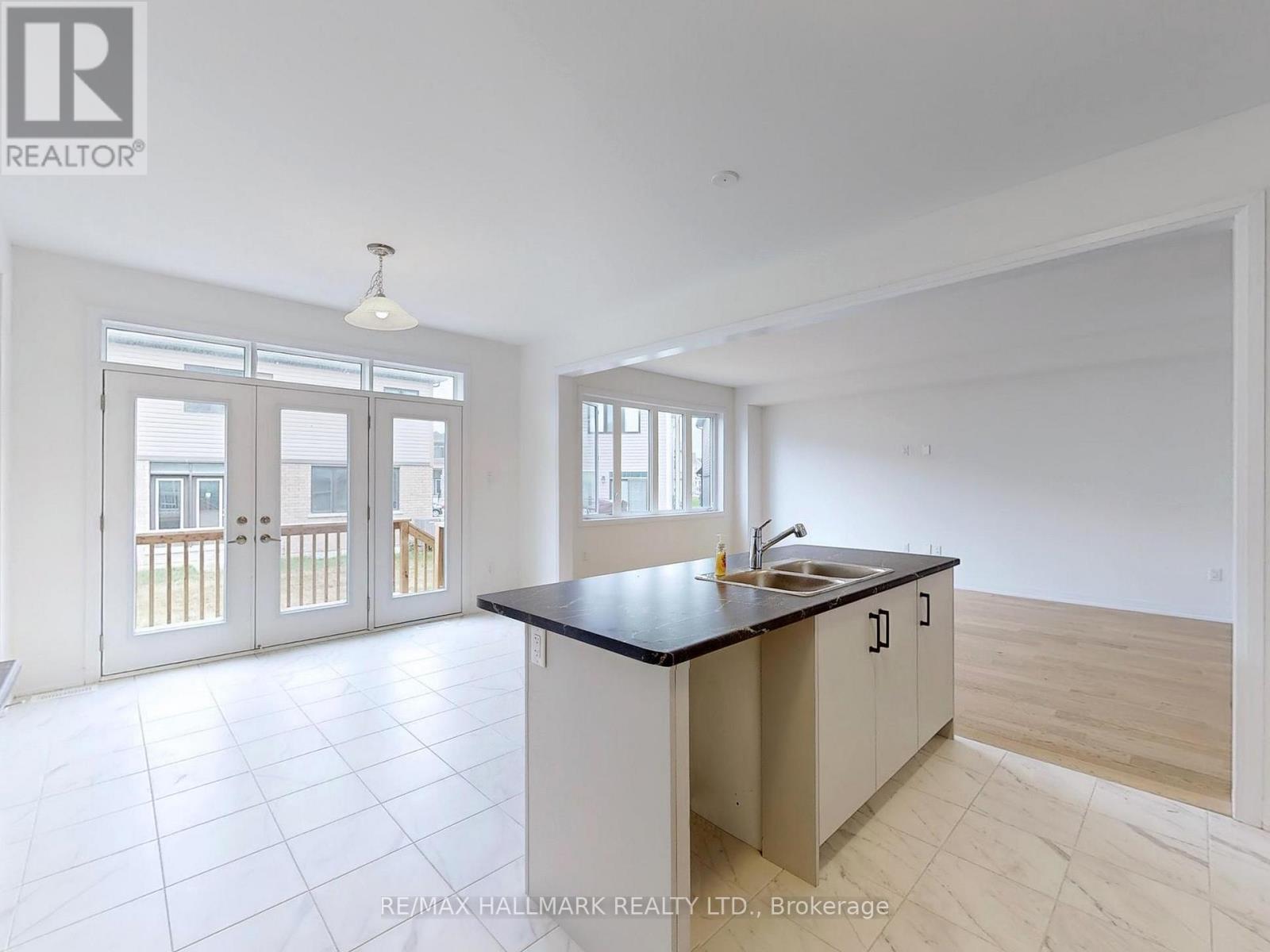 40 Velvet Way, Thorold, ON - Indoor Photo Showing Kitchen With Double Sink