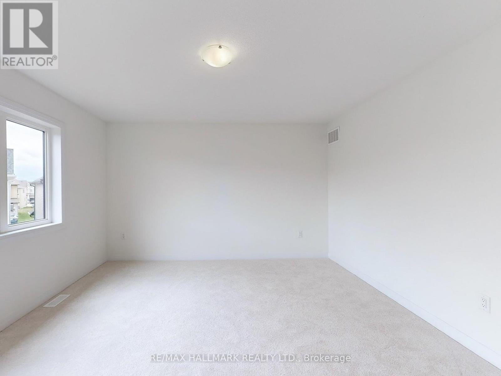 40 Velvet Way, Thorold, ON - Indoor Photo Showing Other Room