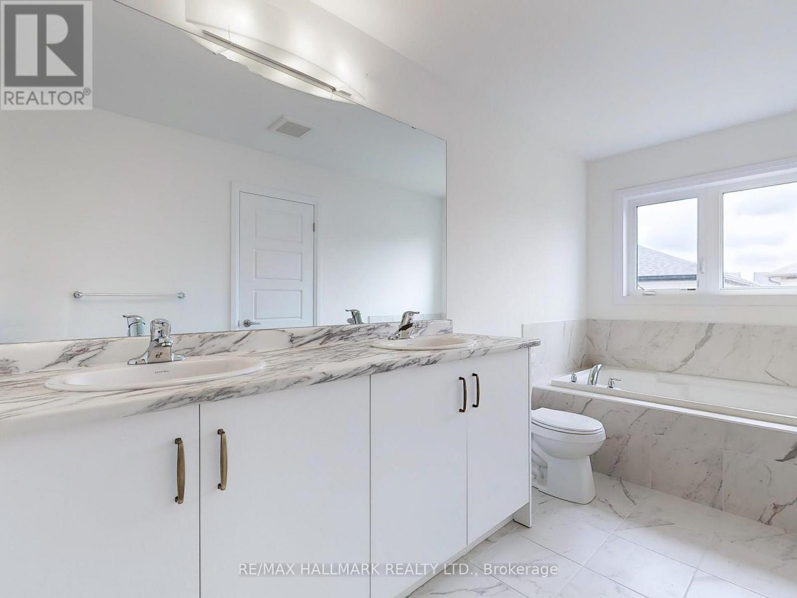 40 Velvet Way, Thorold, ON - Indoor Photo Showing Bathroom