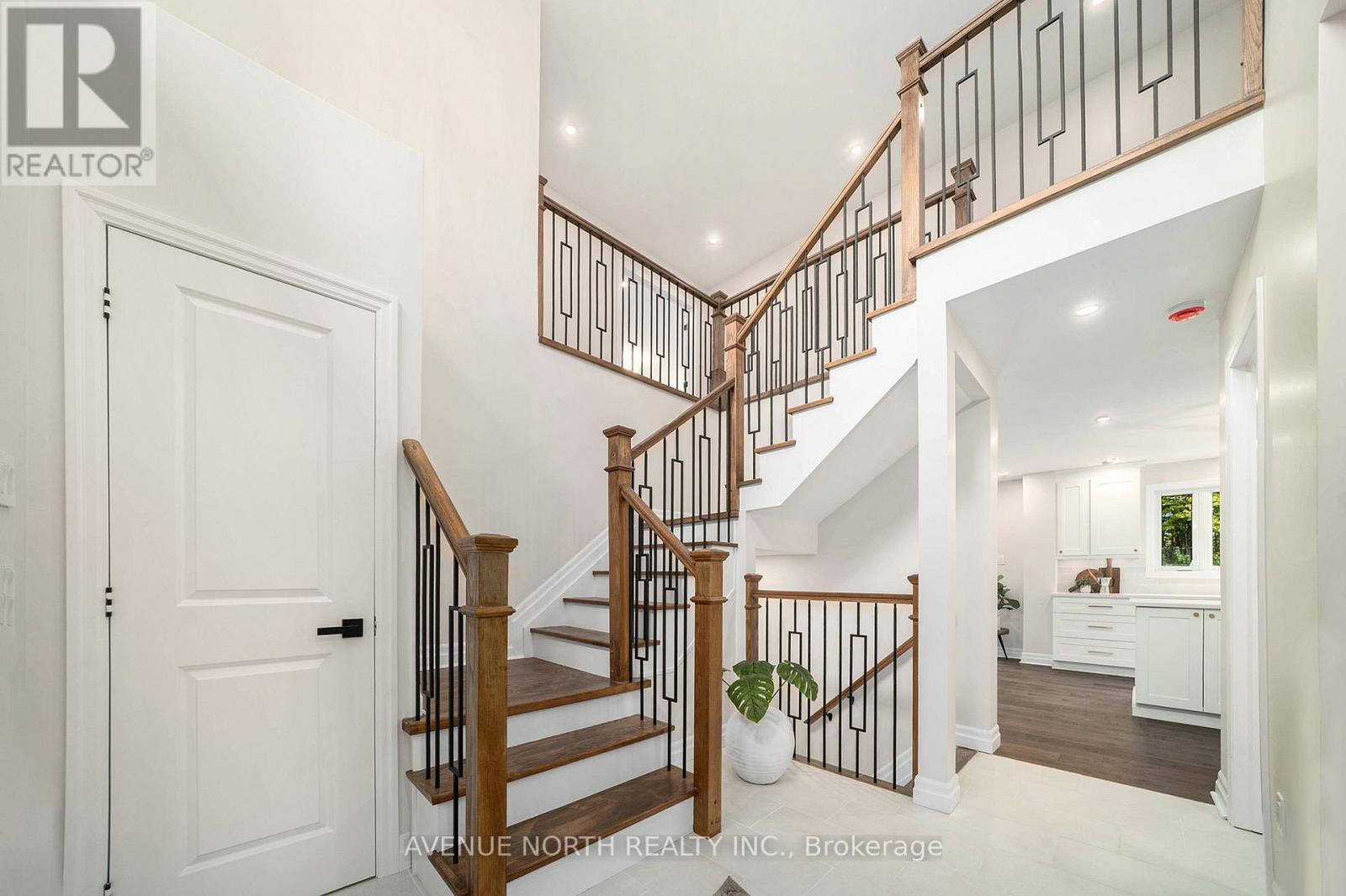 19 Newland Drive, Ottawa, ON - Indoor Photo Showing Other Room