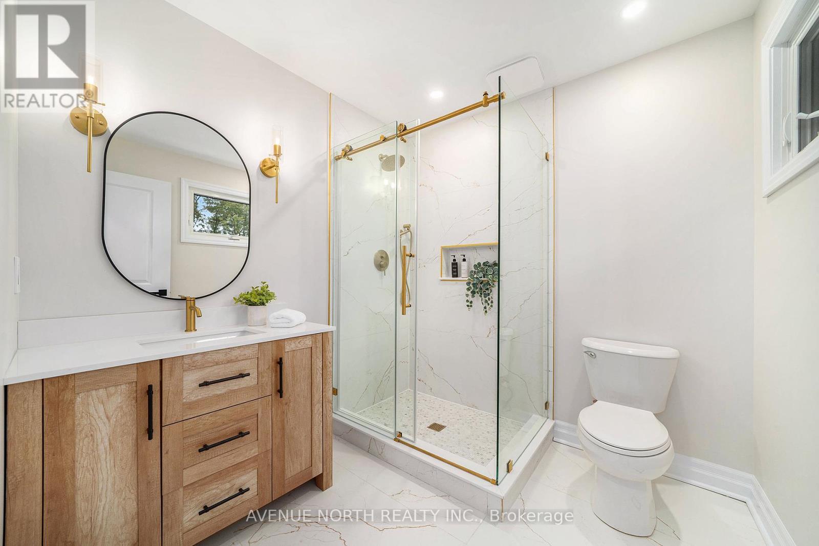 19 Newland Drive, Ottawa, ON - Indoor Photo Showing Bathroom