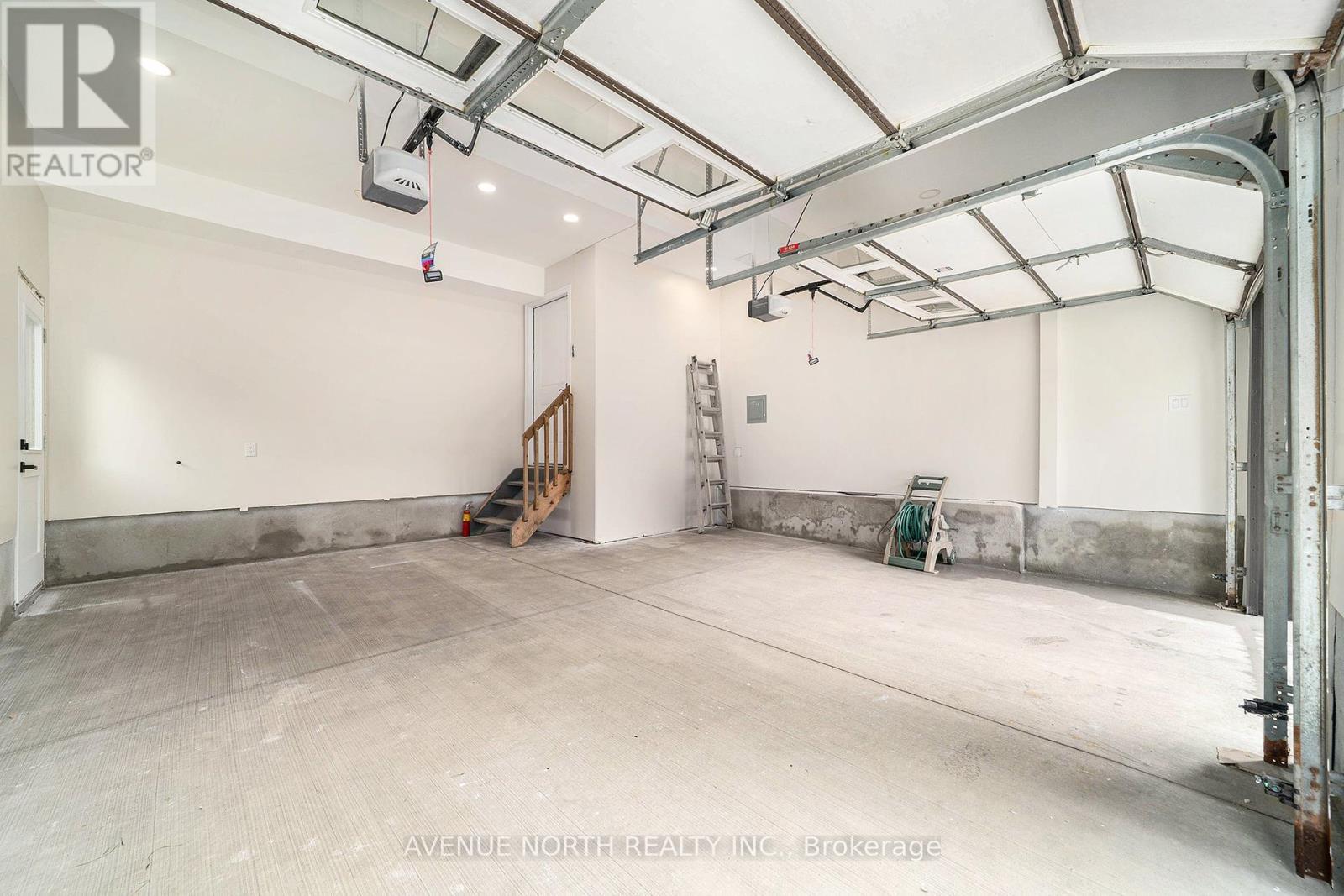 19 Newland Drive, Ottawa, ON - Indoor Photo Showing Garage