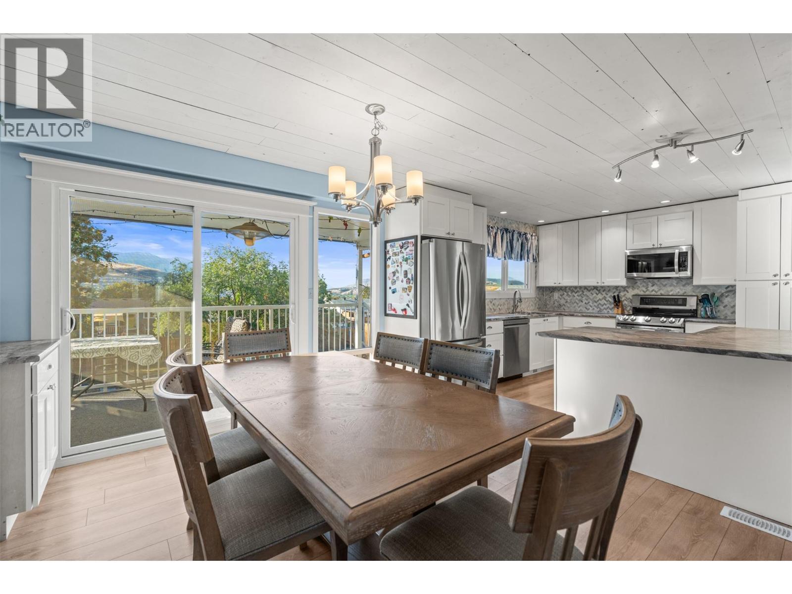 1400 30 Avenue, Vernon, BC - Indoor Photo Showing Other Room