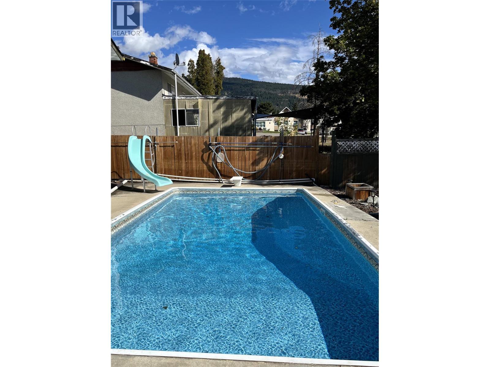 1400 30 Avenue, Vernon, BC - With In Ground Pool