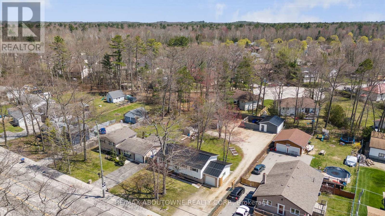 1877 River Road W, Wasaga Beach, ON - Outdoor With View