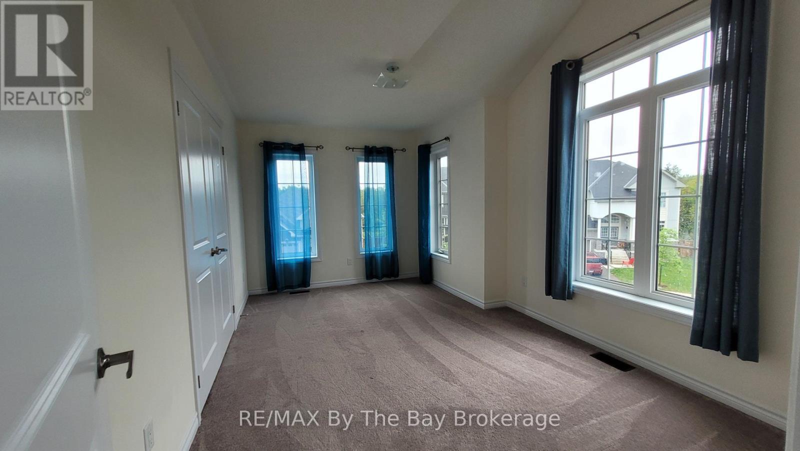 218 Roy Drive, Clearview (Stayner), ON - Indoor Photo Showing Other Room