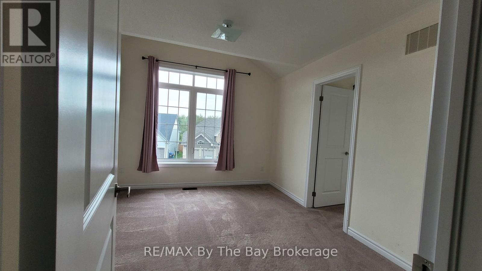 218 Roy Drive, Clearview (Stayner), ON - Indoor Photo Showing Other Room