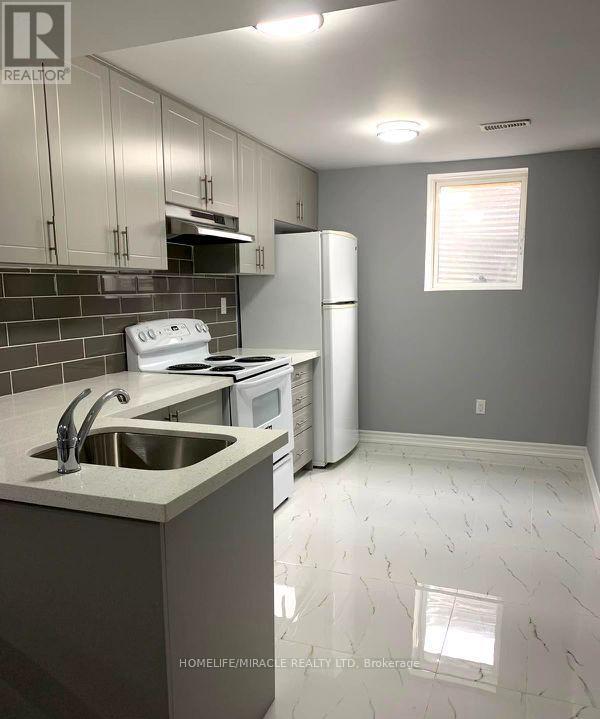 Bsmt - 19 Muscovy Drive, Brampton, ON - Indoor Photo Showing Kitchen