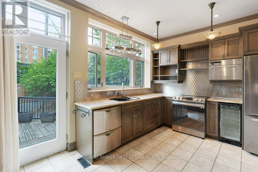 Kitchen - 543 Besserer Street, Ottawa, ON - Indoor Photo Showing Kitchen With Double Sink With Upgraded Kitchen