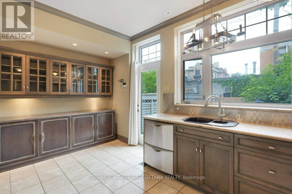 Kitchen - 543 Besserer Street, Ottawa, ON - Indoor