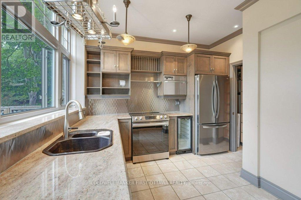 Kitchen - 543 Besserer Street, Ottawa, ON - Indoor Photo Showing Kitchen With Double Sink With Upgraded Kitchen