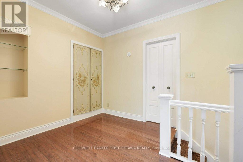 2nd Floor Hallway Entrance to Primary Bedroom - 543 Besserer Street, Ottawa, ON - Indoor Photo Showing Other Room