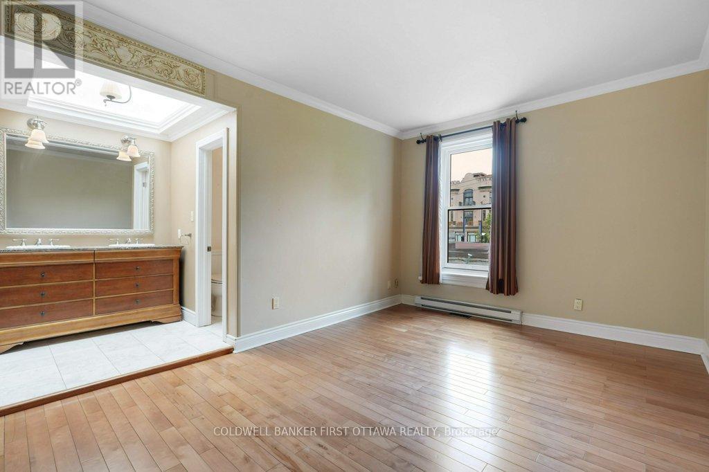 Primary Bedroom and Walk In Bathroom - 543 Besserer Street, Ottawa, ON - Indoor Photo Showing Other Room