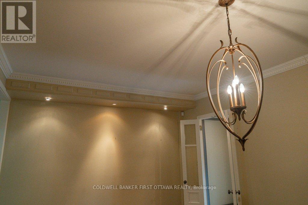 Dining Room Light - 543 Besserer Street, Ottawa, ON - Indoor Photo Showing Other Room