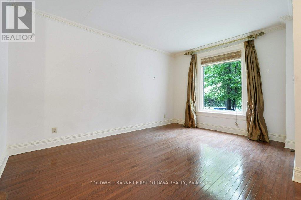 Living Room - 543 Besserer Street, Ottawa, ON - Indoor Photo Showing Other Room
