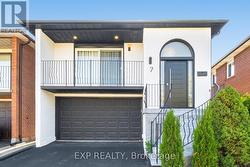 7 BOYNE HIGHLANDS COURT Vaughan, ON L4K 1K4