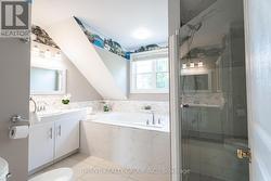 Bright Ensuite -
