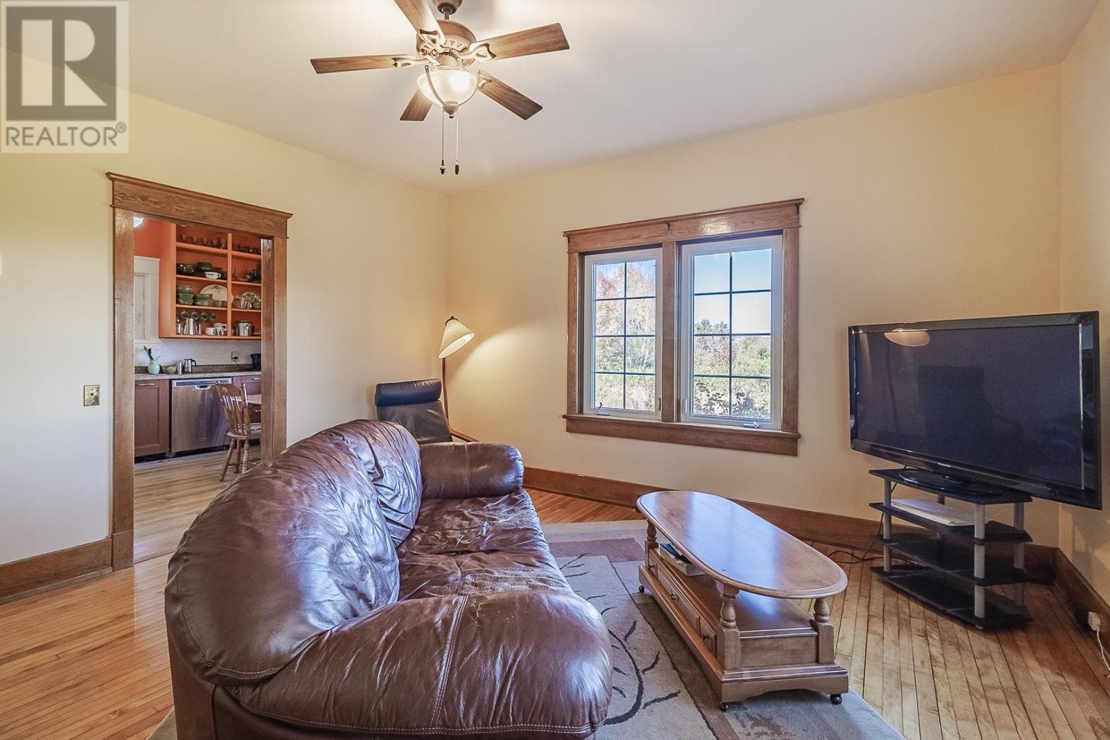1621 Hwy 638 Hwy, Bruce Mines, ON - Indoor Photo Showing Living Room