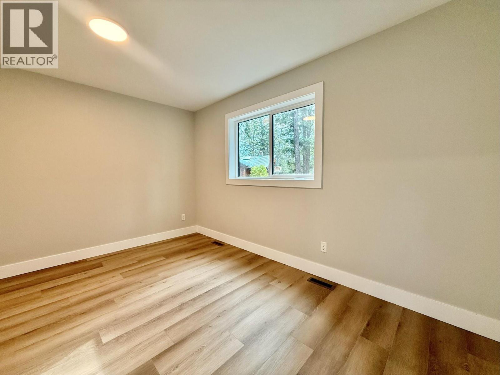 1938 Foxwood Trail Unit# 7, Windermere, BC - Indoor Photo Showing Other Room