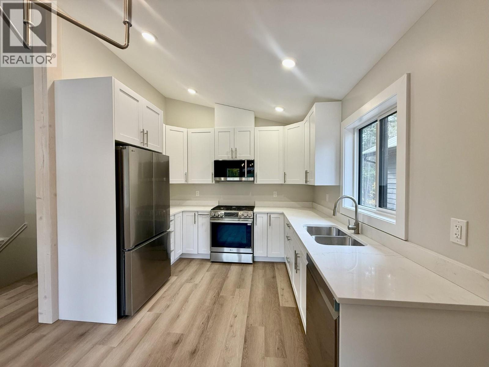 1938 Foxwood Trail Unit# 7, Windermere, BC - Indoor Photo Showing Kitchen With Stainless Steel Kitchen With Double Sink With Upgraded Kitchen