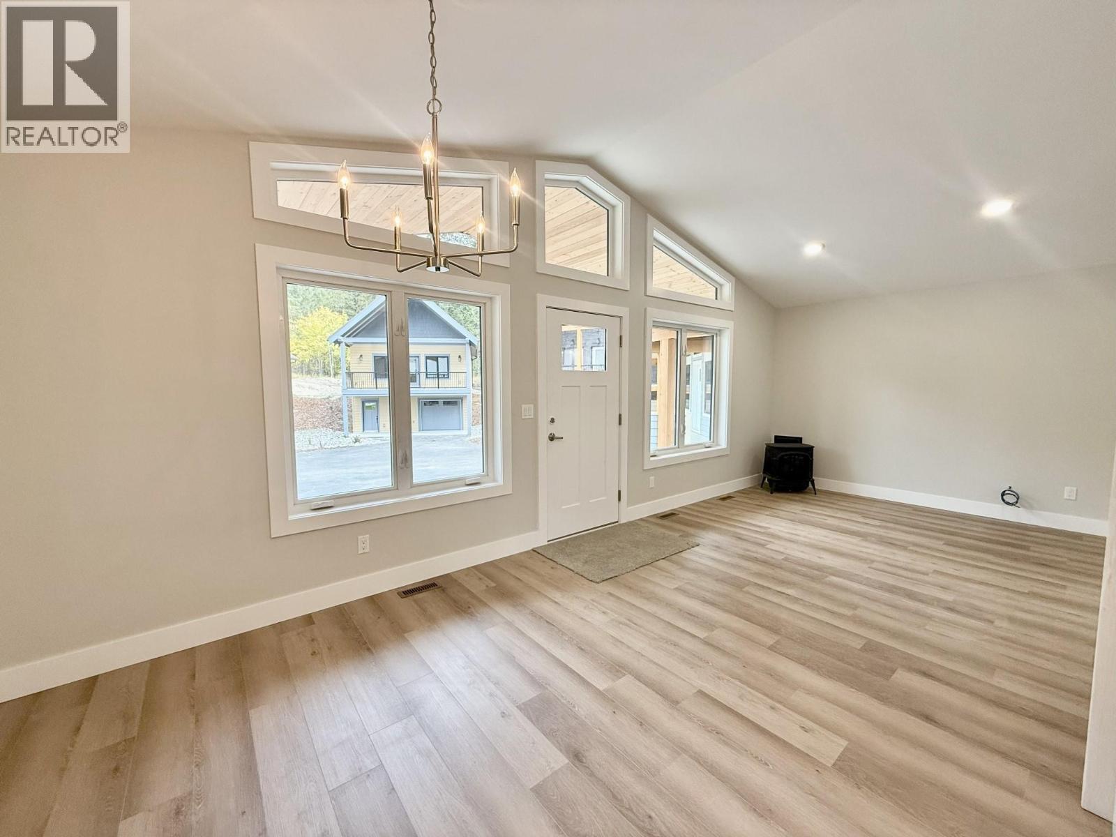 1938 Foxwood Trail Unit# 7, Windermere, BC - Indoor Photo Showing Other Room