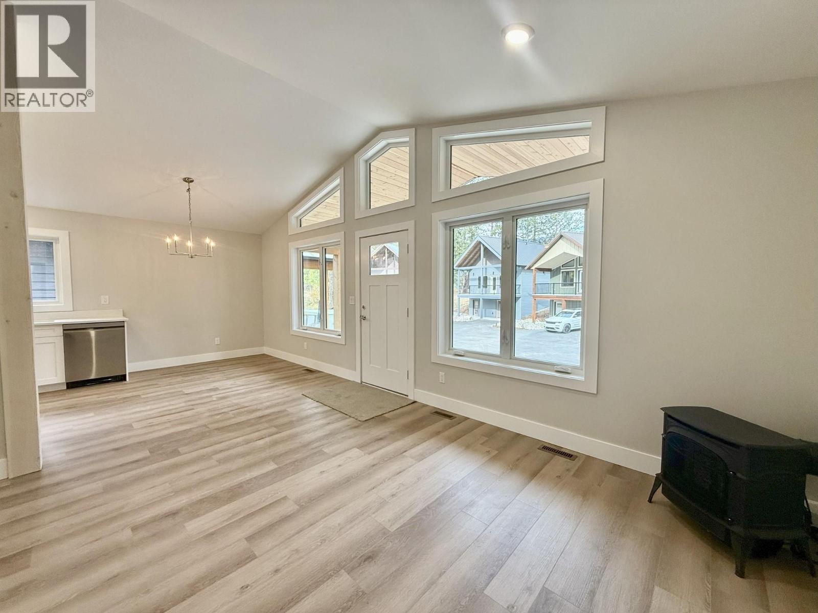 1938 Foxwood Trail Unit# 7, Windermere, BC - Indoor Photo Showing Other Room