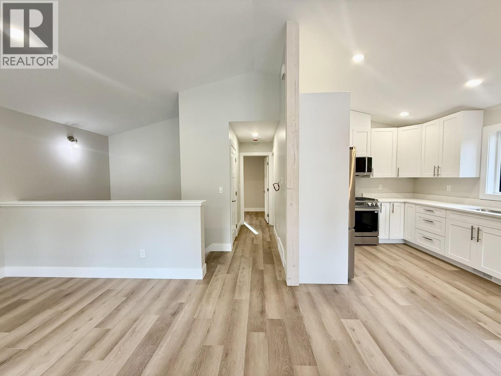 1938 Foxwood Trail Unit# 7, Windermere, BC - Indoor Photo Showing Kitchen