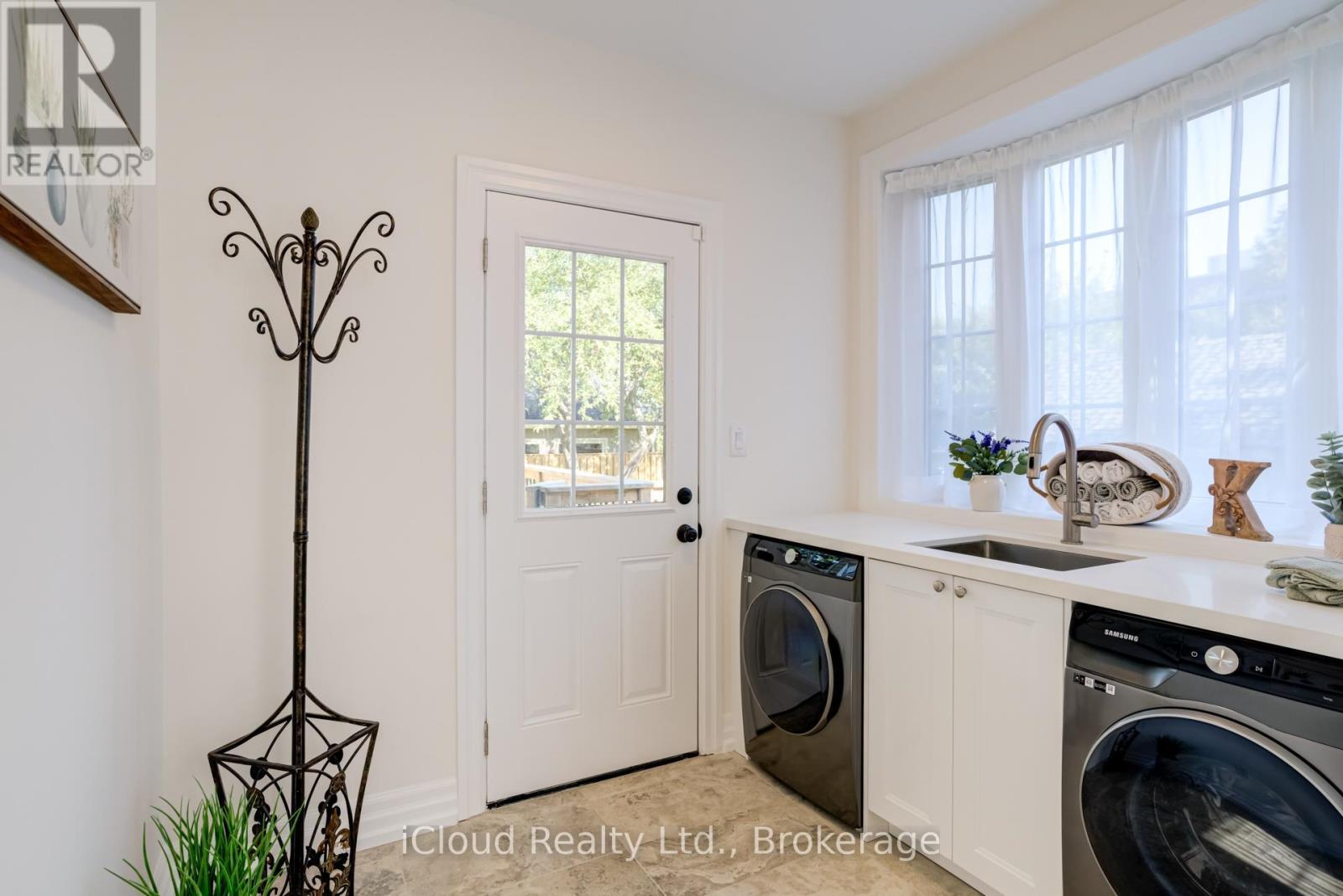 63 Zina Street, Orangeville, ON - Indoor Photo Showing Laundry Room