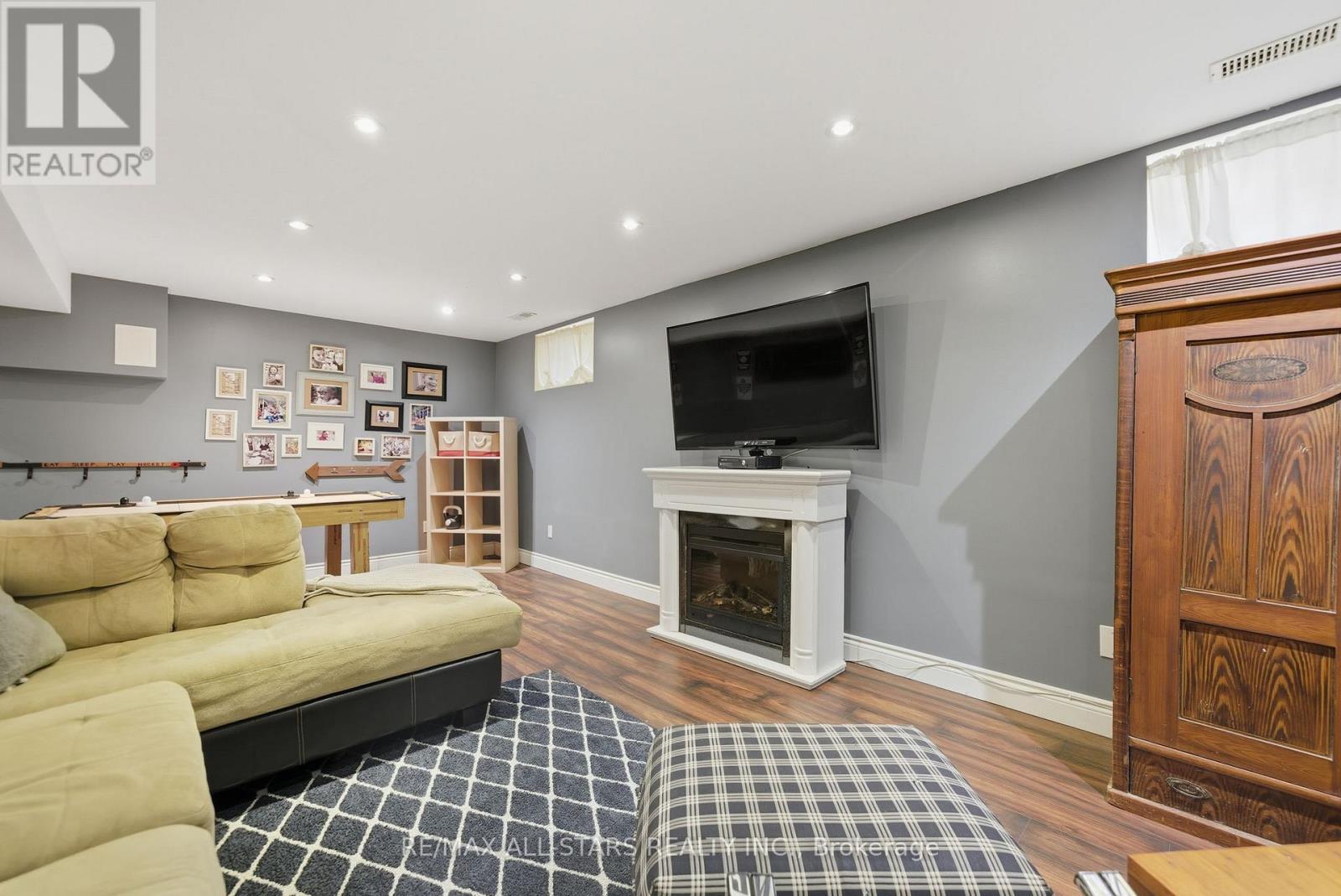 20 Keene Street, Scugog, ON - Indoor Photo Showing Living Room With Fireplace