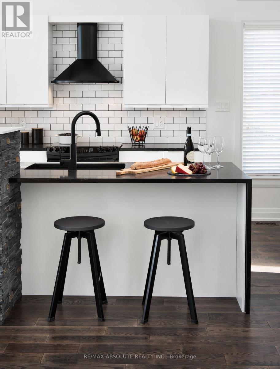 213 Seabert Drive, Arnprior, ON - Indoor Photo Showing Kitchen With Upgraded Kitchen