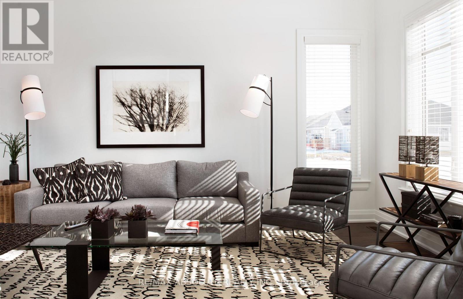 213 Seabert Drive, Arnprior, ON - Indoor Photo Showing Living Room