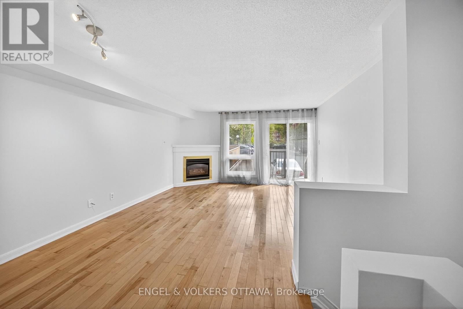 294 - 294 Gloucester Street, Ottawa, ON - Indoor With Fireplace