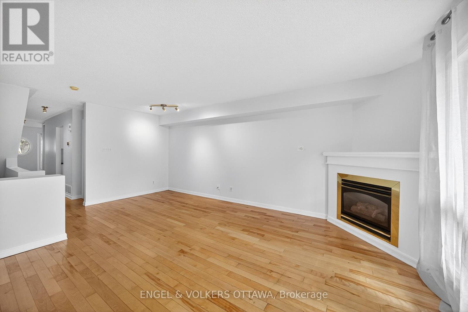 294 - 294 Gloucester Street, Ottawa, ON - Indoor With Fireplace