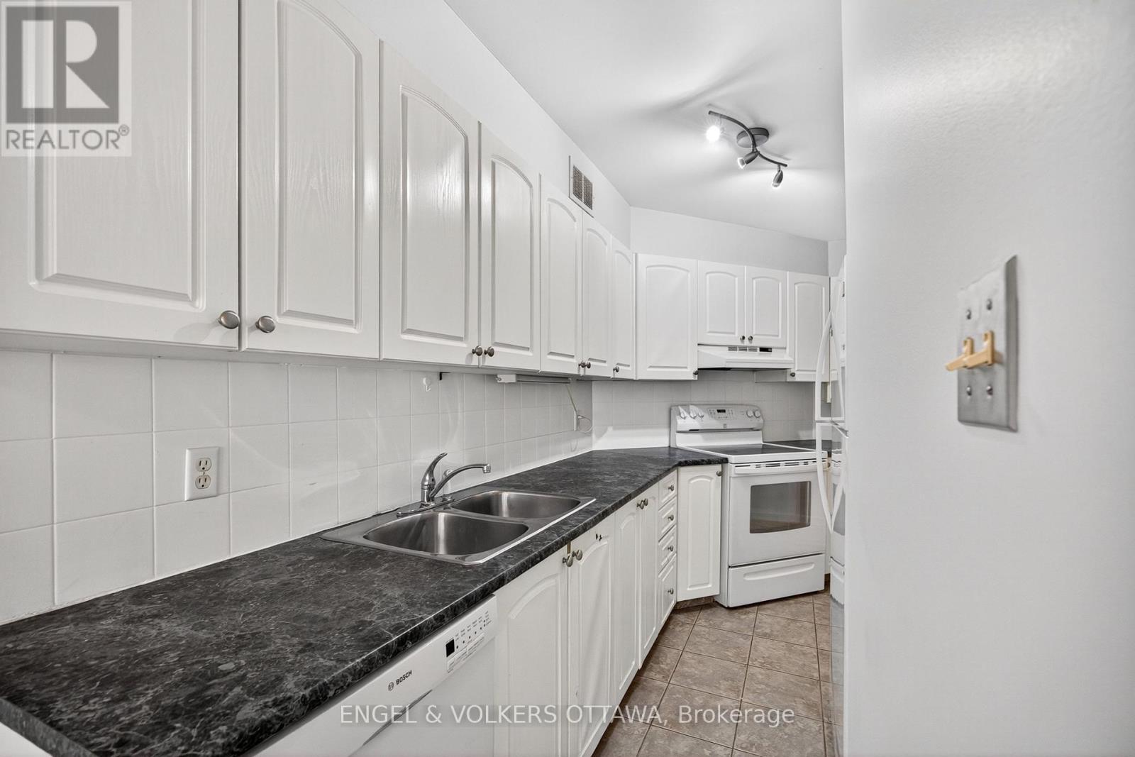 294 - 294 Gloucester Street, Ottawa, ON - Indoor Photo Showing Kitchen With Double Sink