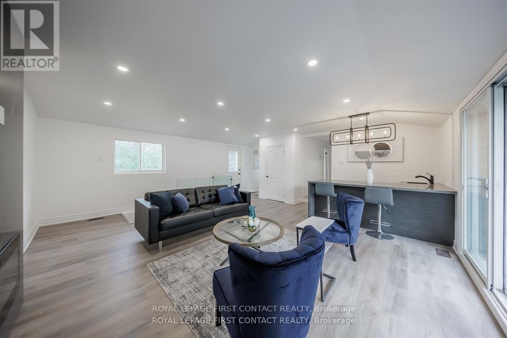 198 O'Reilly Lane, Kawartha Lakes, ON - Indoor Photo Showing Living Room