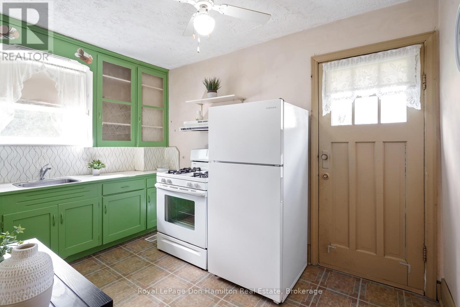 21 Elgin Street, Southwest Middlesex (Appin), ON - Indoor Photo Showing Kitchen