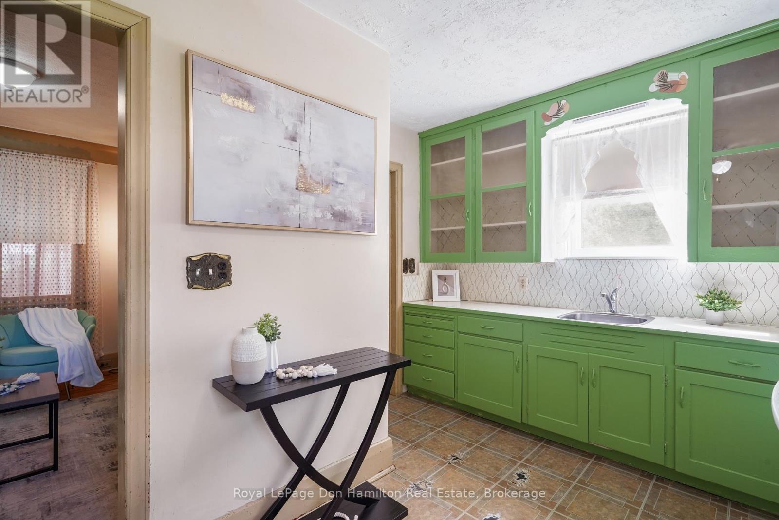 21 Elgin Street, Southwest Middlesex (Appin), ON - Indoor